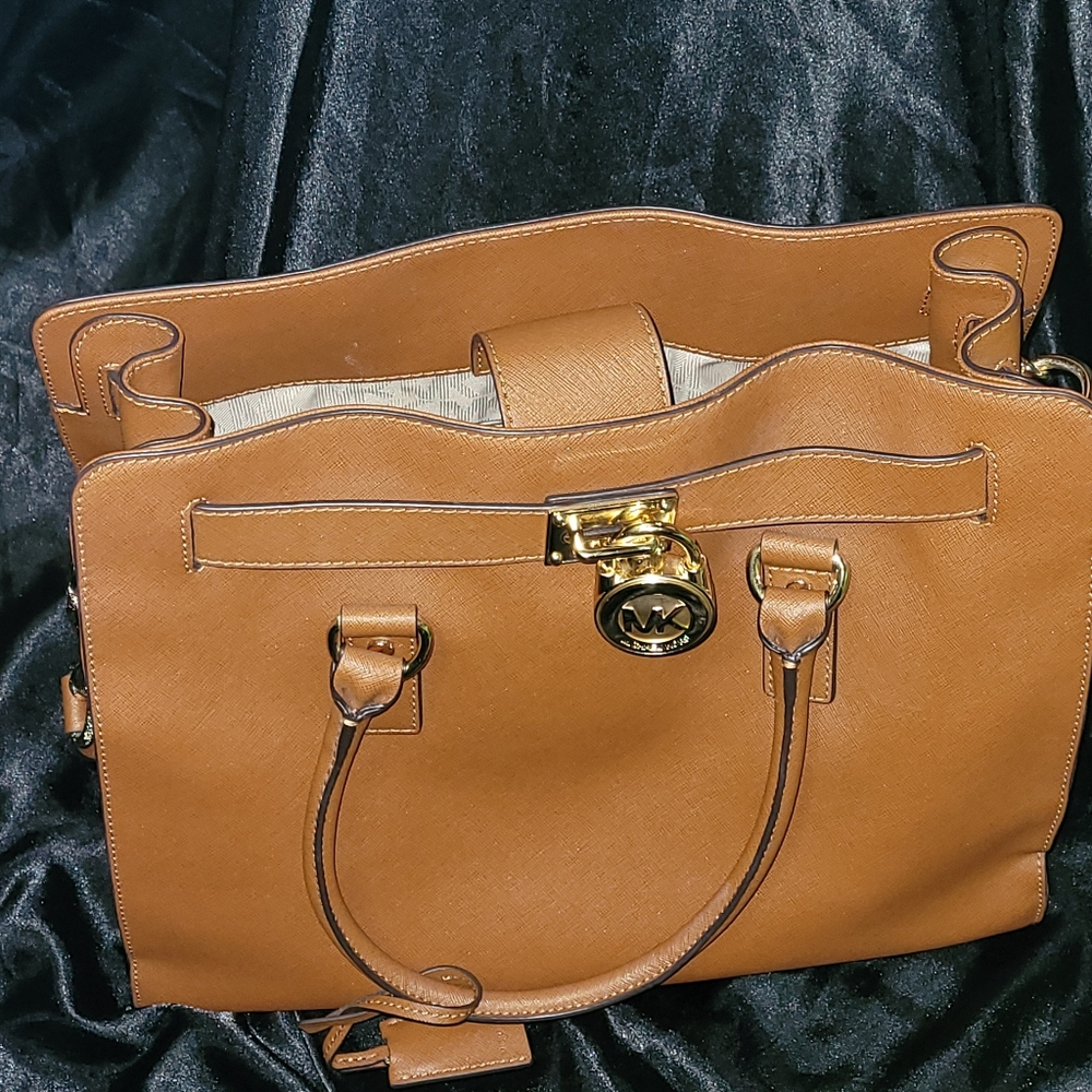 Michael  kors hand bag 👜 - Picture 4 of 15